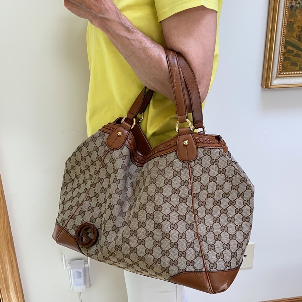 Gucci Host Pick gorgeous authentic handbag ! - Picture 12 of 17